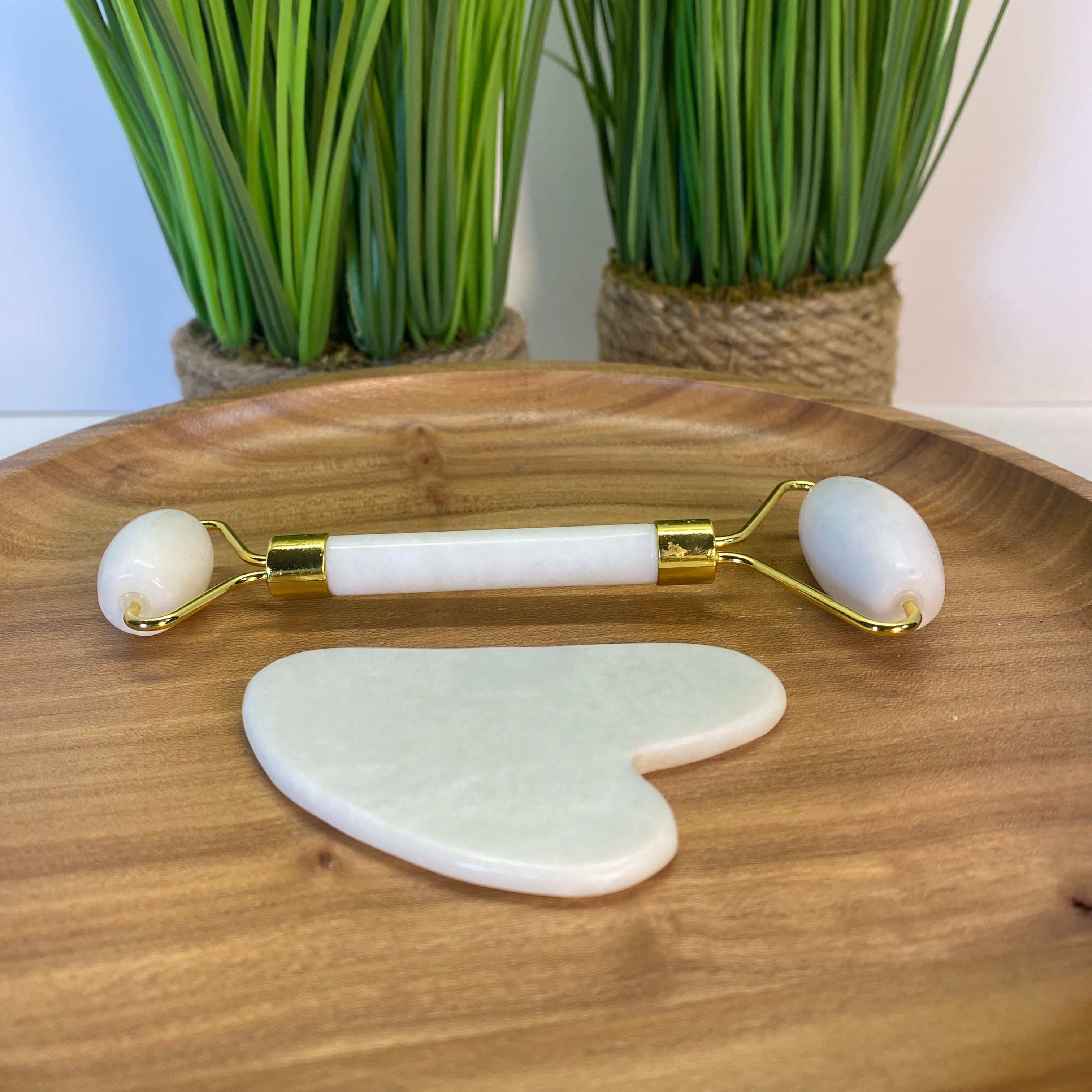 KiBee’s Jade Roller + Gua Sha Set